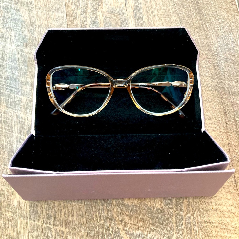 Gloria Vanderbilt | Tortoise Shell Eye Glasses & Case